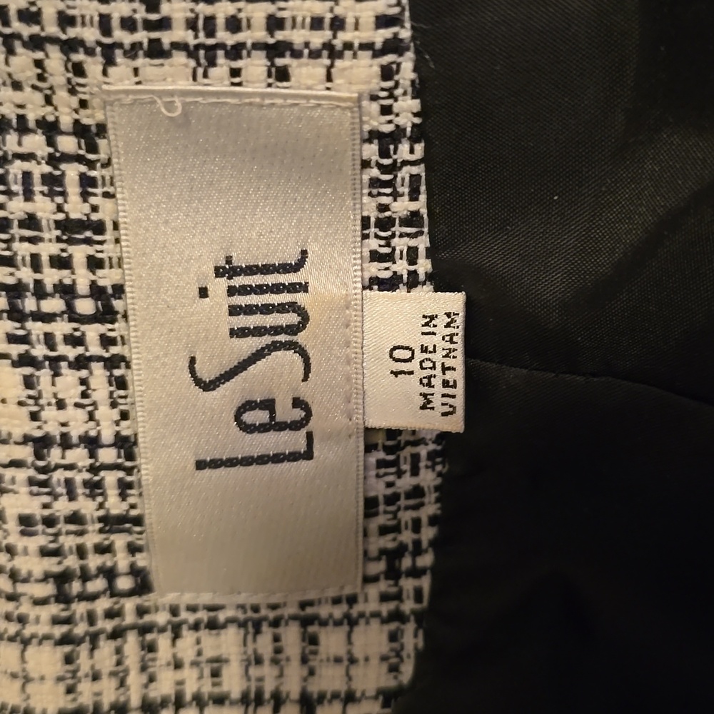Tweed LeSuit Blazer - Picture 2 of 2
